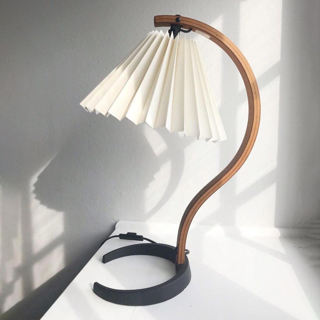 Refined Indoor Table Lamp for Cozy Ambiance - IndoTable