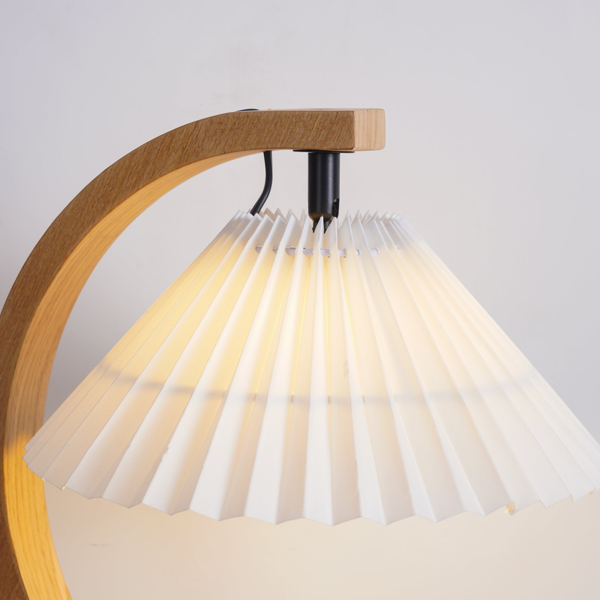Refined Indoor Table Lamp for Cozy Ambiance - IndoTable