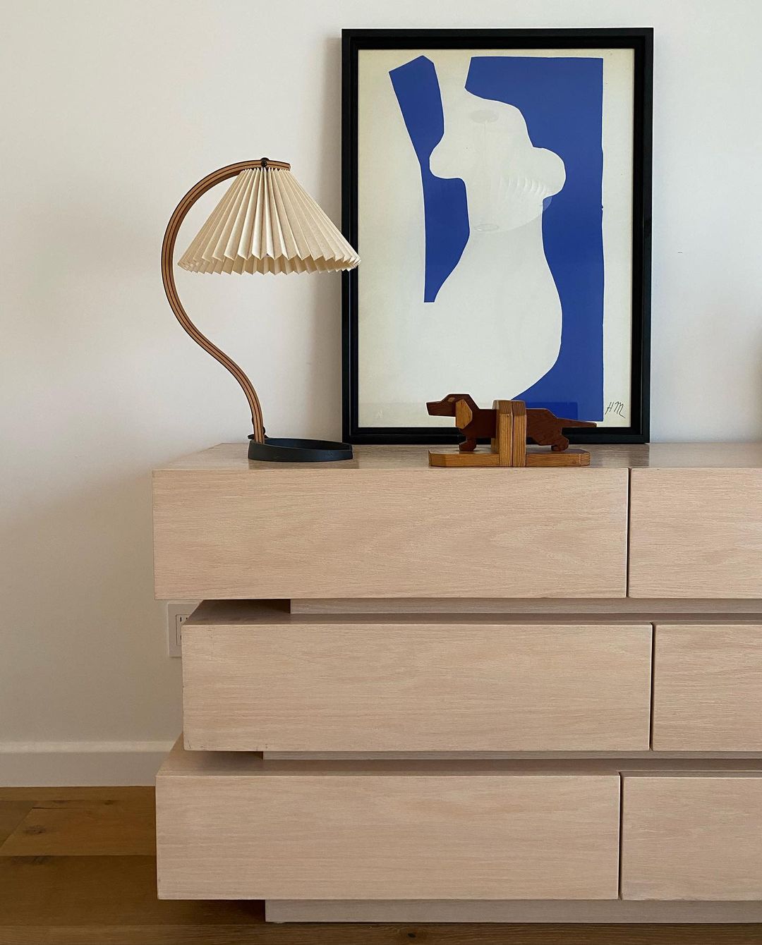 Refined Indoor Table Lamp for Cozy Ambiance - IndoTable