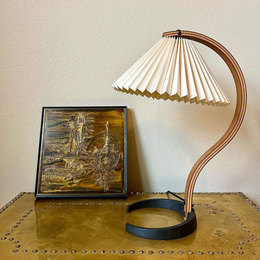 Refined Indoor Table Lamp for Cozy Ambiance - IndoTable