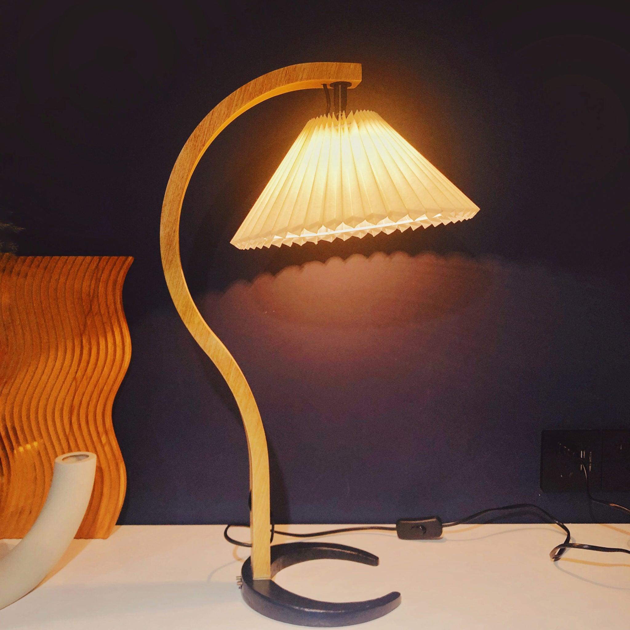 Refined Indoor Table Lamp for Cozy Ambiance - IndoTable