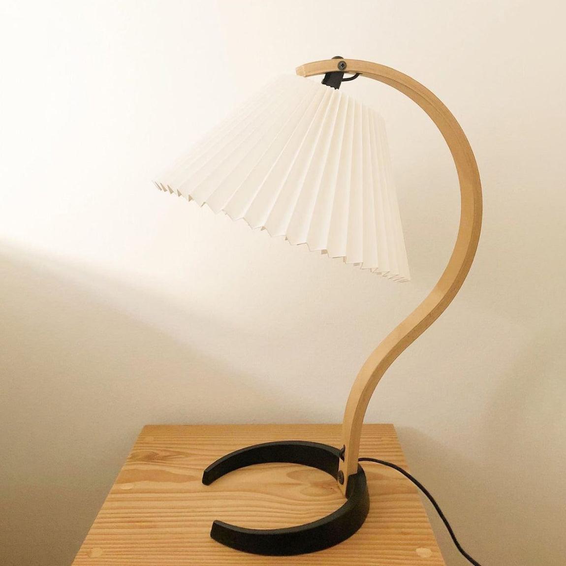 Refined Indoor Table Lamp for Cozy Ambiance - IndoTable
