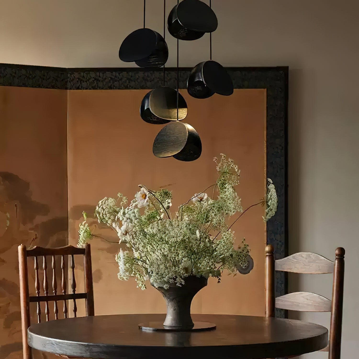 Elegant Modern Ceiling Lamp for a Chic Interior - ChicCeil
