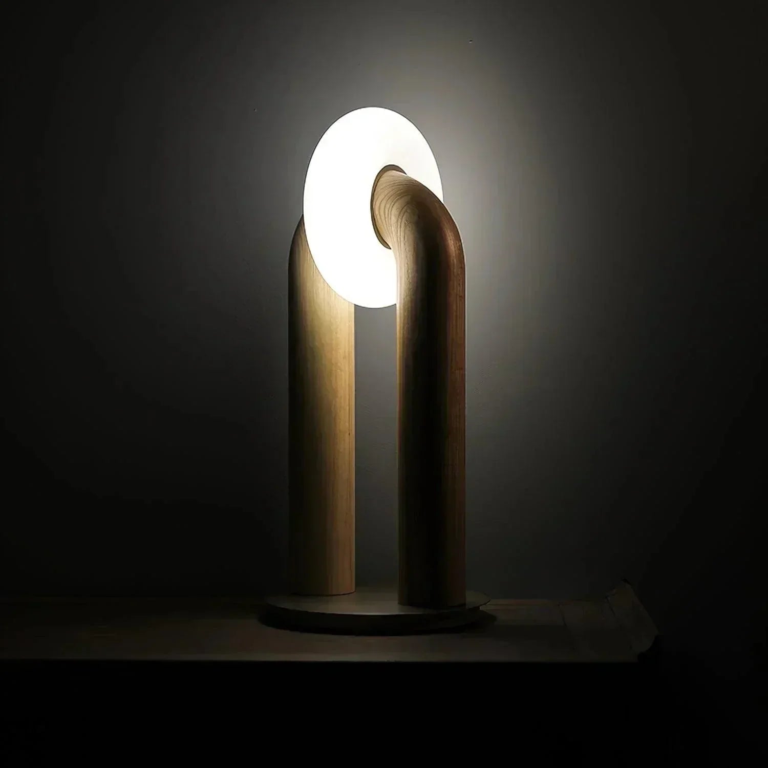 Sleek & Stylish Wireless Table Lamp for Any Space - SpaceTable