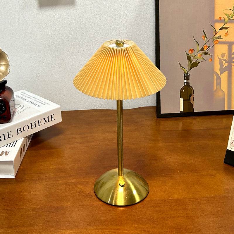 Minimalist Wireless Table Lamp for a Warm & Modern Glow - WireTable