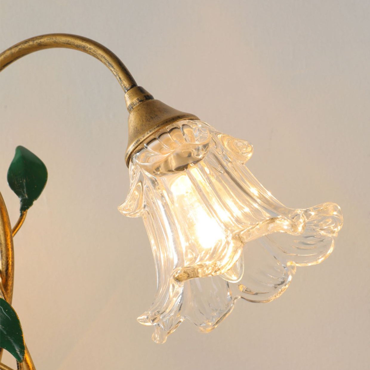 Romantic Floral Table Lamp with Soft Glow - FloralTable