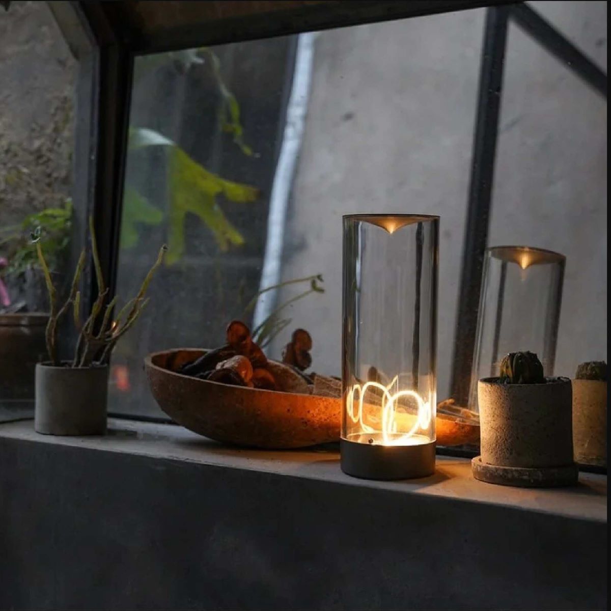Sleek & Modern Table Lamp for a Sophisticated Glow - ModernTable