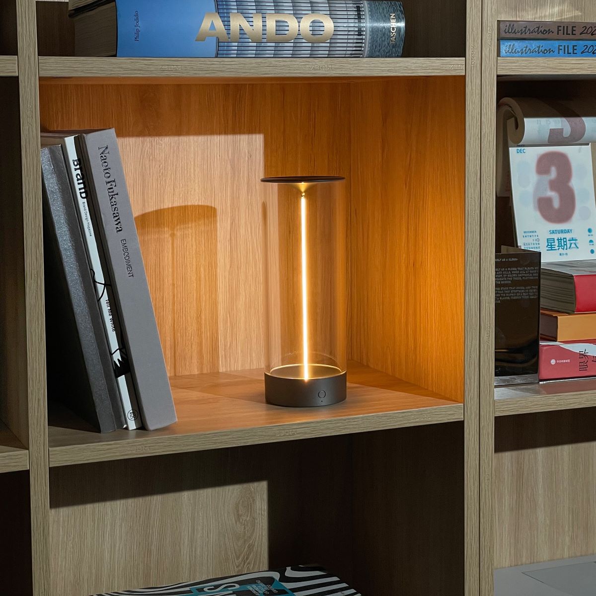 Sleek & Modern Table Lamp for a Sophisticated Glow - ModernTable