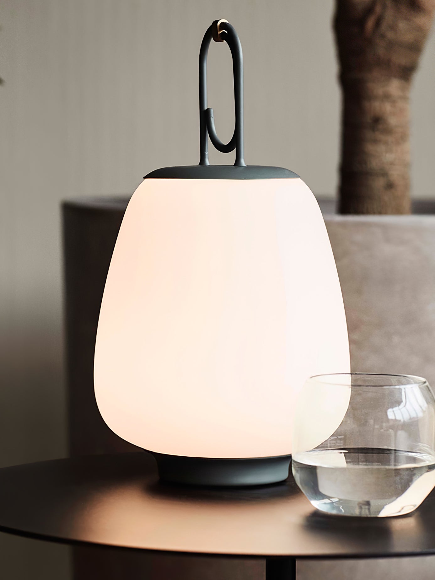 Stylish LED Lantern with Rechargeable Battery for Cozy Indoor & Outdoor Ambiance - LanternTable