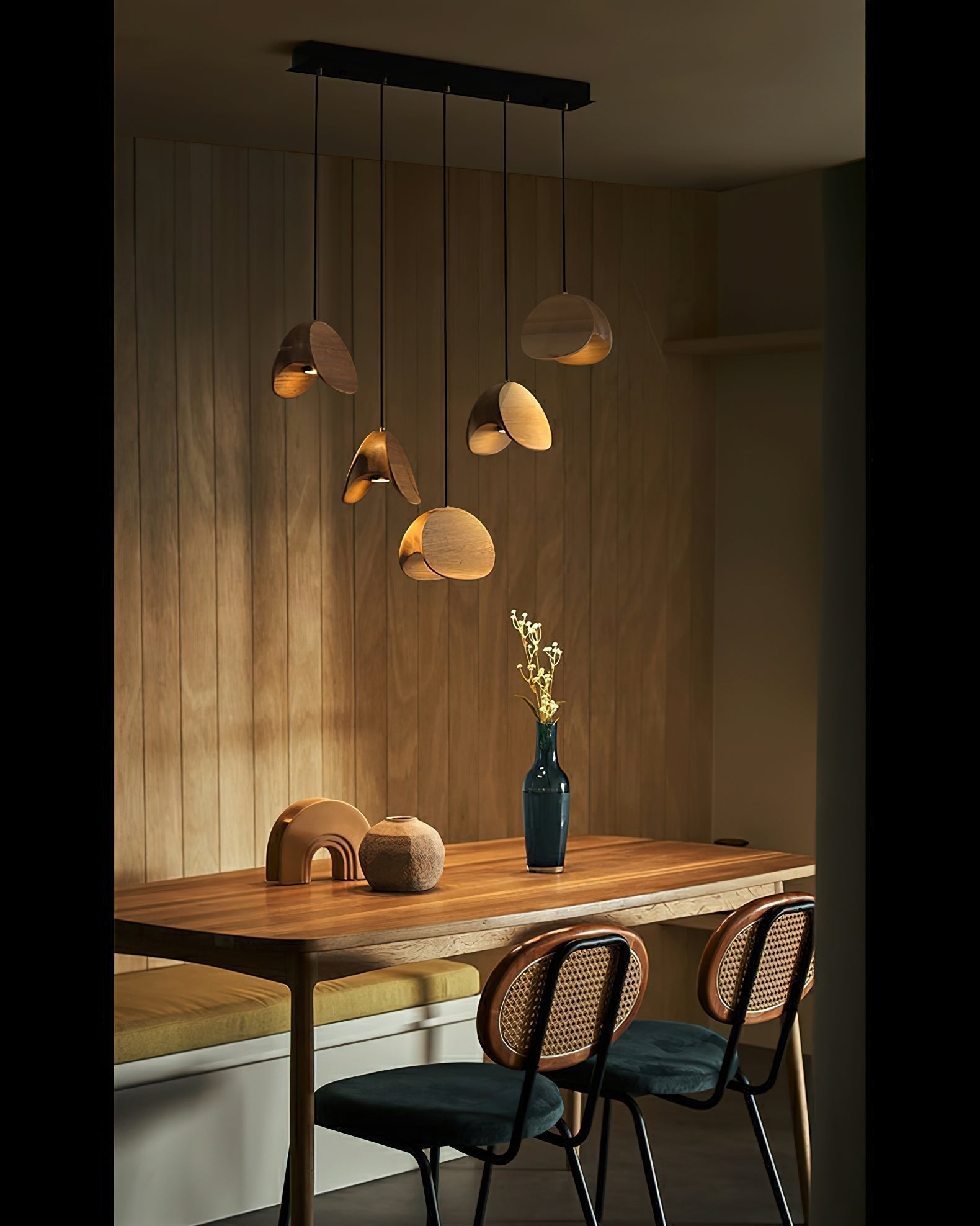 Elegant Modern Ceiling Lamp for a Chic Interior - ChicCeil