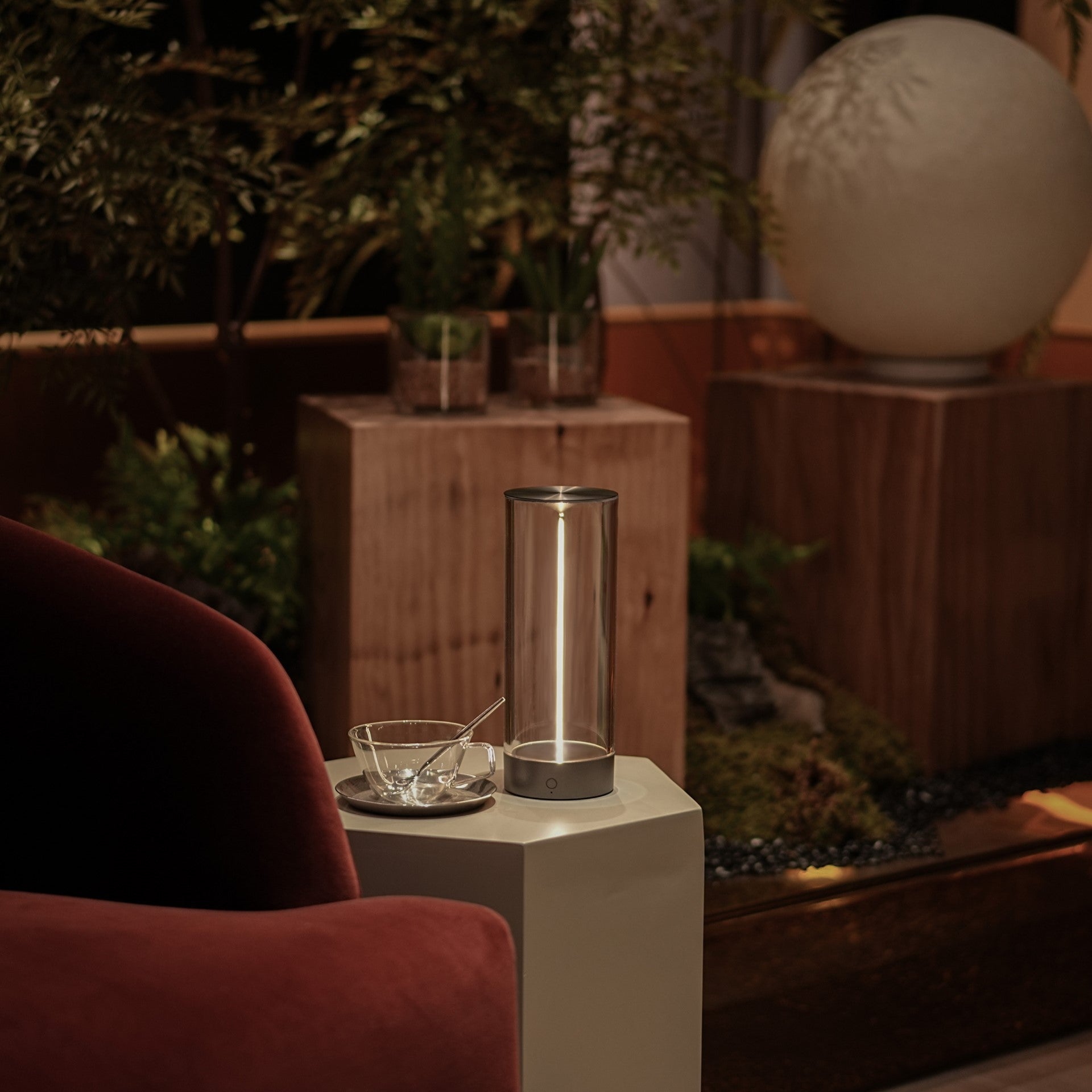 Sleek & Modern Table Lamp for a Sophisticated Glow - ModernTable