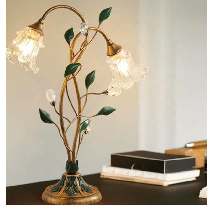 Romantic Floral Table Lamp with Soft Glow - FloralTable